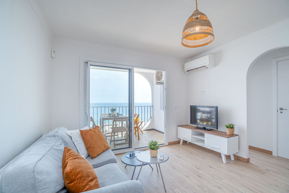 Apartment on the 1st line with magnificent sea views in Empuriabrava