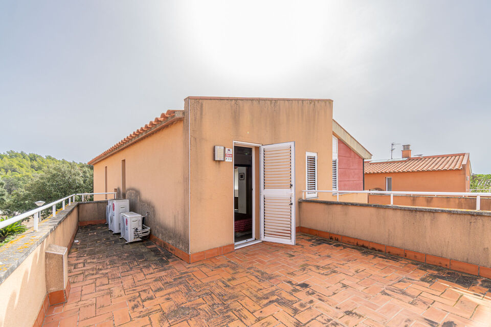 Bonita casa unifamiliar con piscina en venta en Garriguella