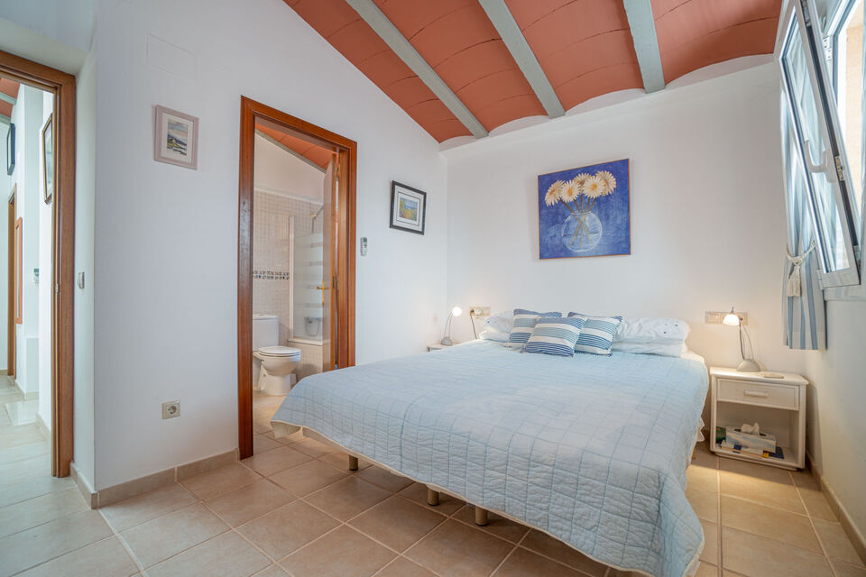 Beautiful detached house with pool for sale in Garriguella