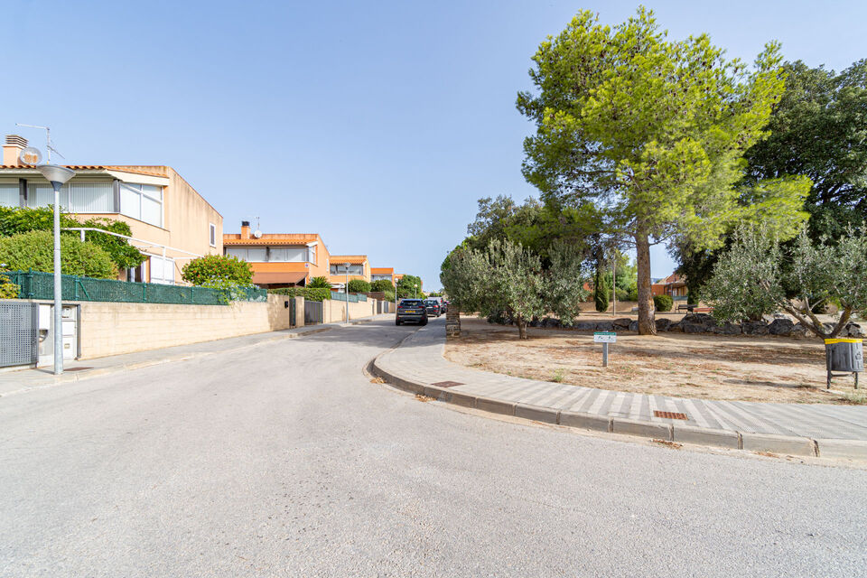 Bonita casa unifamiliar con piscina en venta en Garriguella