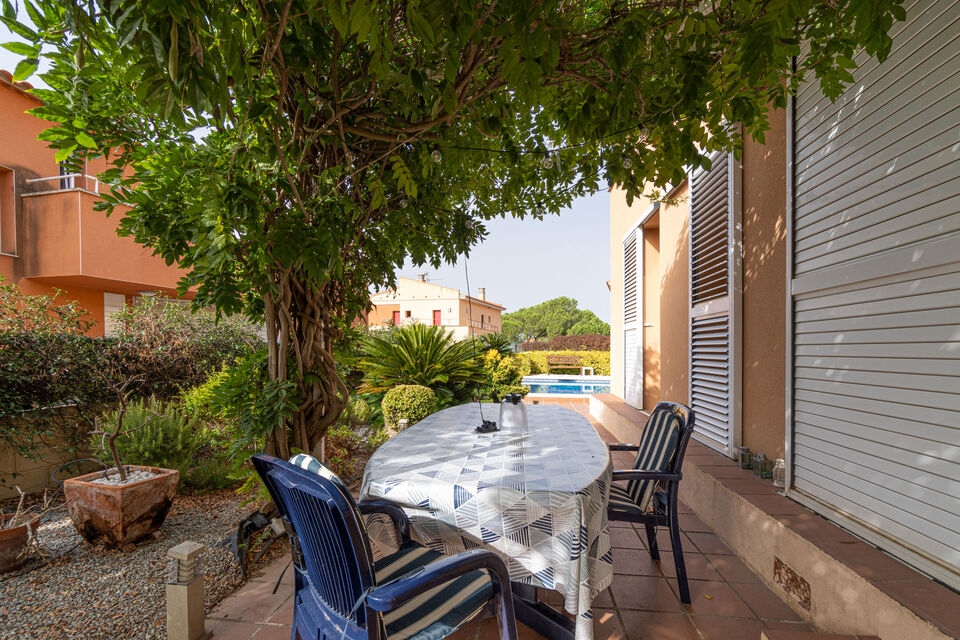 Bonita casa unifamiliar con piscina en venta en Garriguella