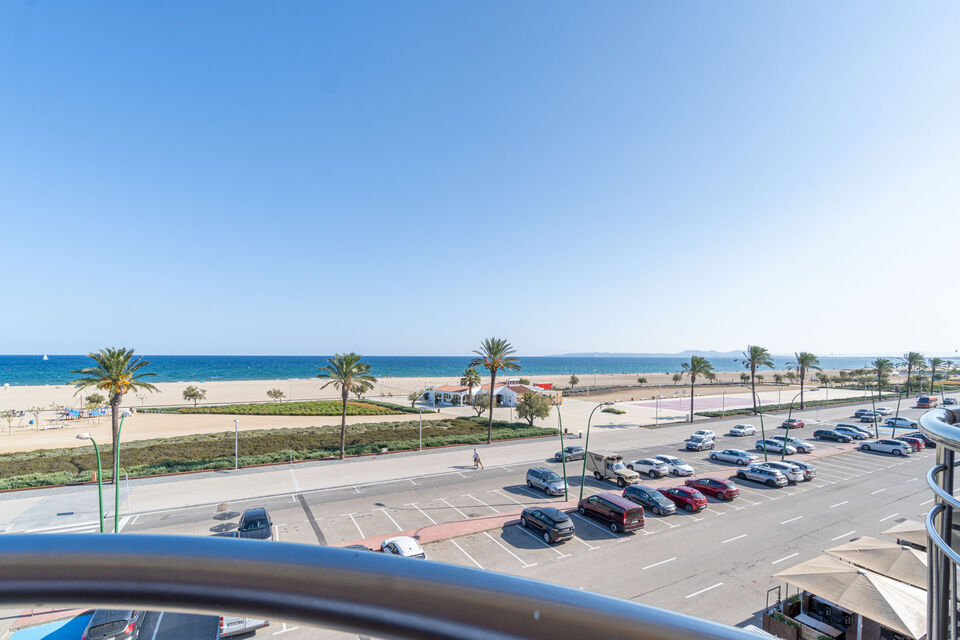 Penthouse zum Verkauf mit Blick auf das Meer in Empuriabrava