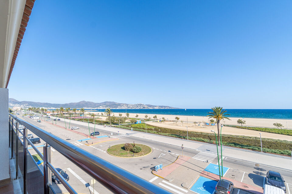 Penthouse zum Verkauf mit Blick auf das Meer in Empuriabrava