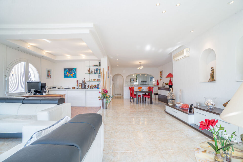 En venta magnifica casa en canal ancho en Empuriabrava