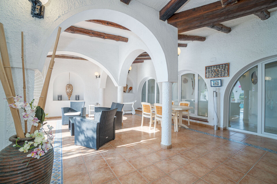 For sale magnificent house on a wide canal in Empuriabrava