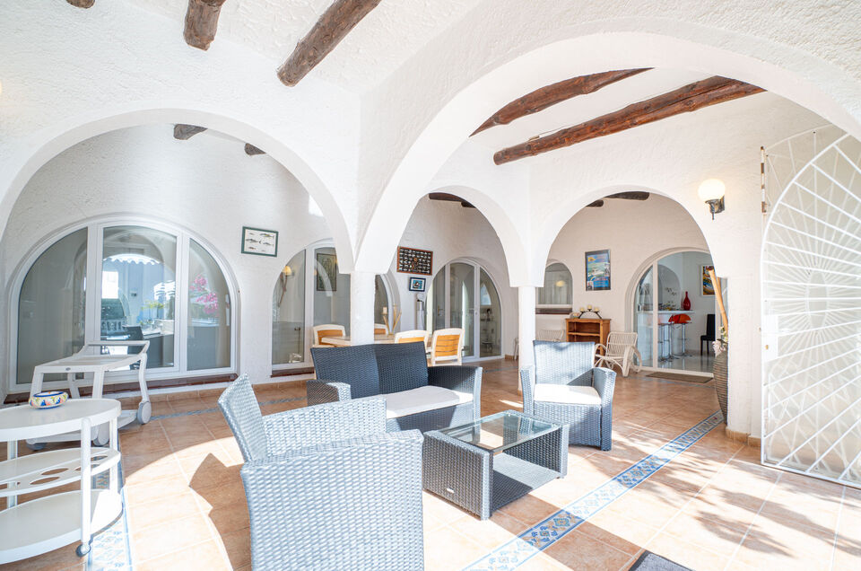 For sale magnificent house on a wide canal in Empuriabrava