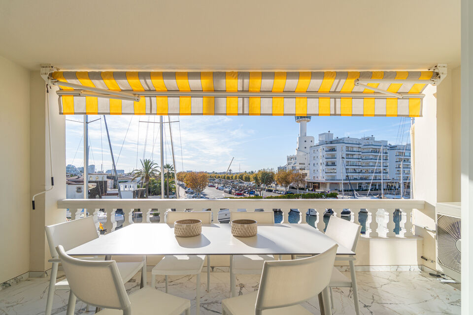 Fantástico apartamento completamente renovado en venta en Empuriabrava. HUT: SI