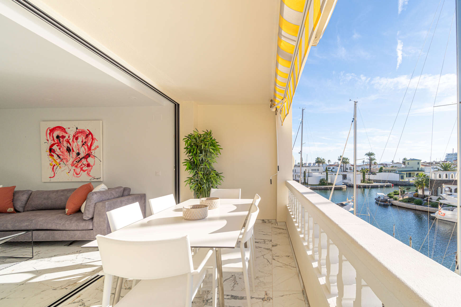 Fantastique appartement entièrement rénové à vendre à Empuriabrava