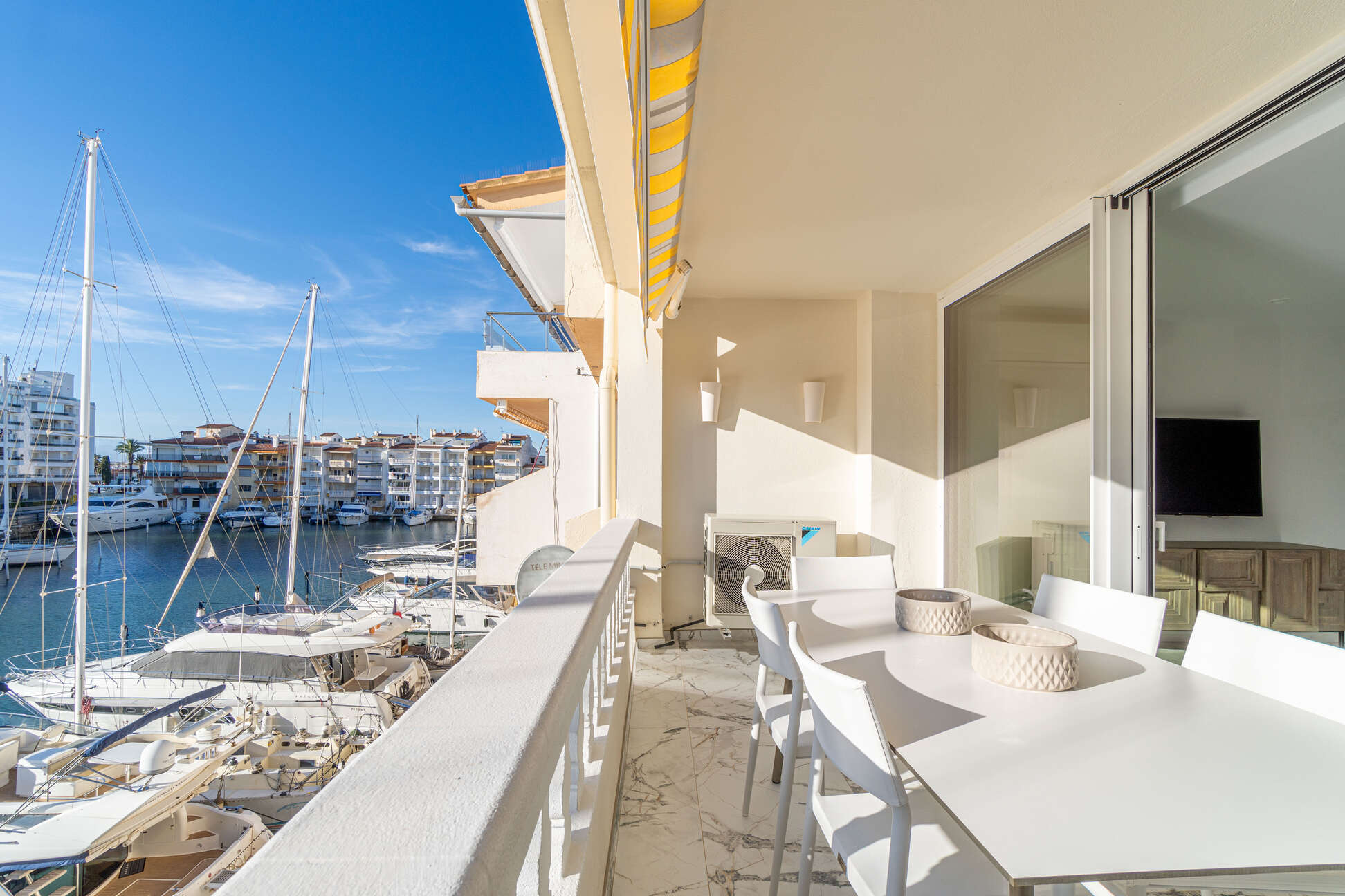 Fantastique appartement entièrement rénové à vendre à Empuriabrava