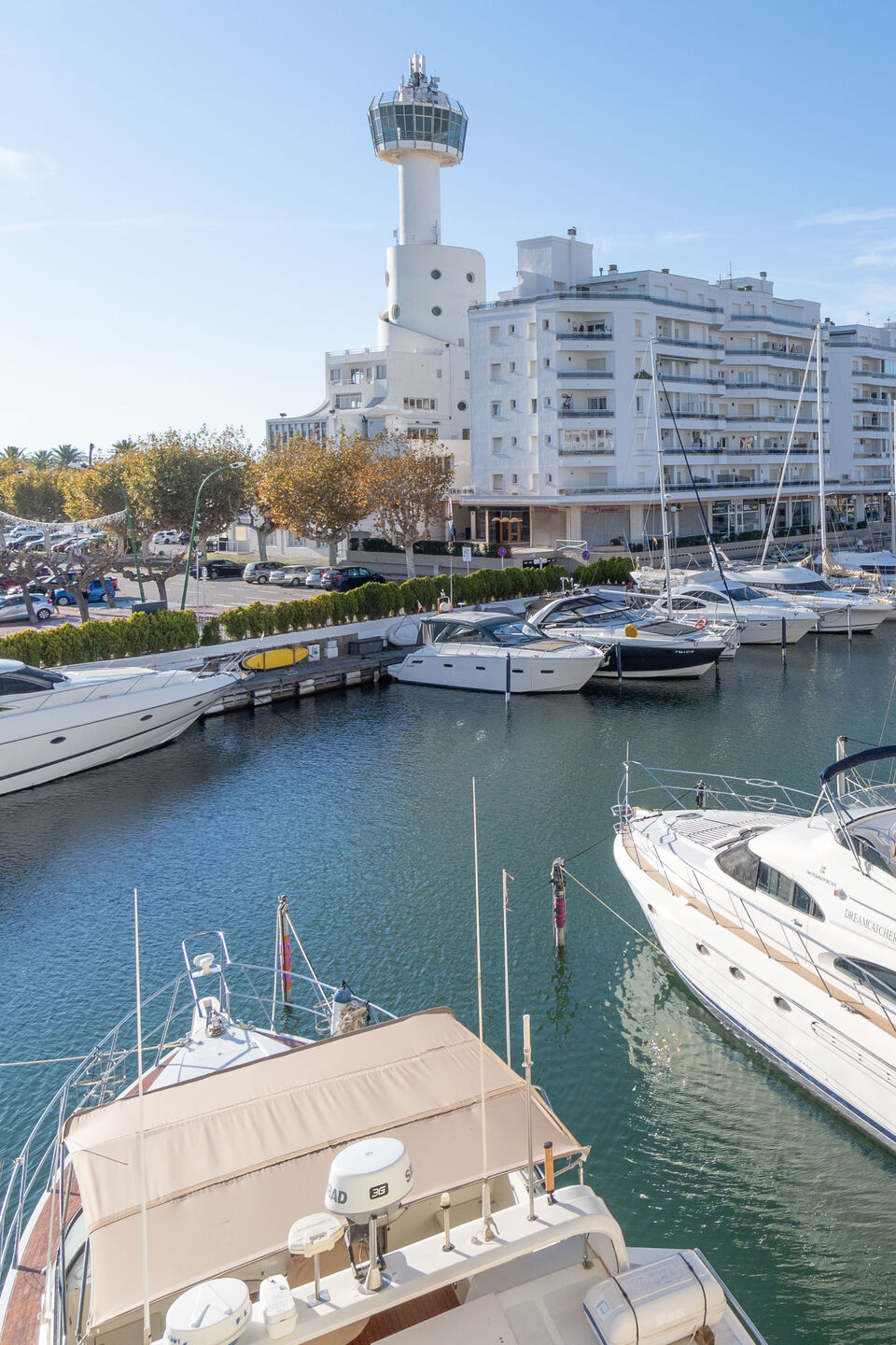 Fantástico apartamento completamente renovado en venta en Empuriabrava. HUT: SI