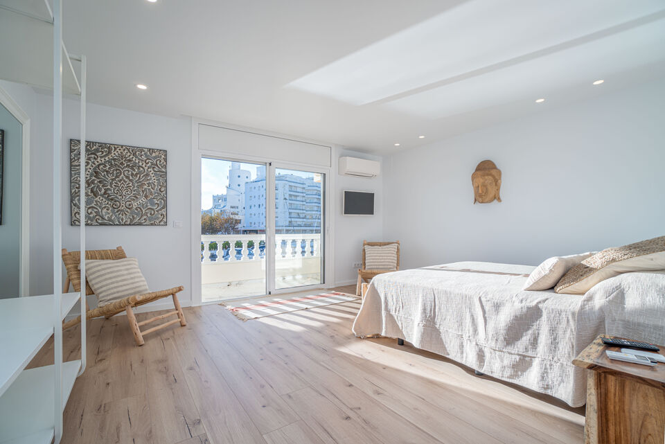 Fantástico apartamento completamente renovado en venta en Empuriabrava. HUT: SI