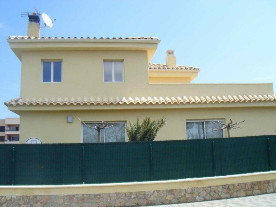 Empuriabrava, casa en venta con piscina en zona tranquila