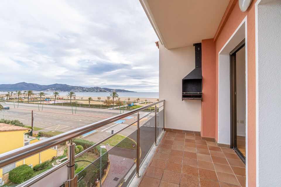 Fantastic apartment with sea views in Empuriabrava