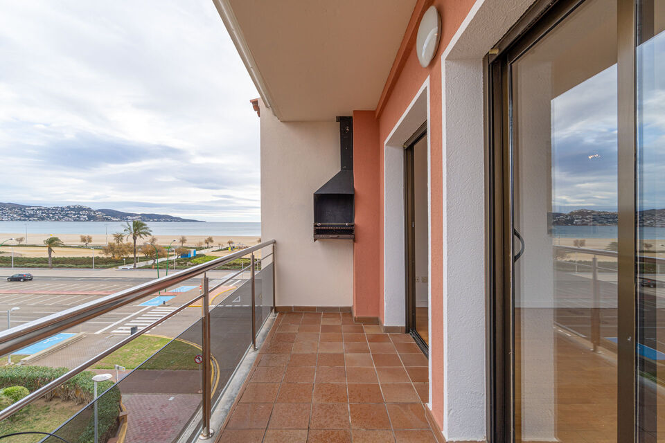 Fantastic apartment with sea views in Empuriabrava