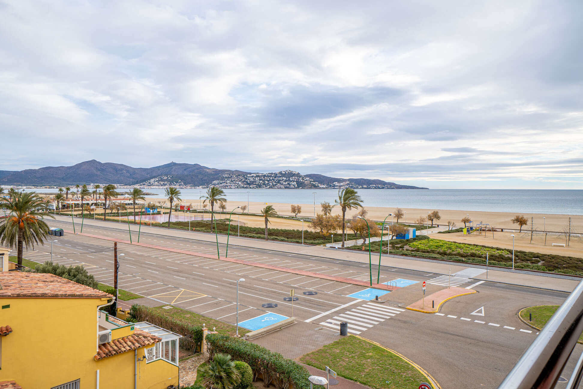 Fantástico  apartamento con vistas al mar en Empuriabrava