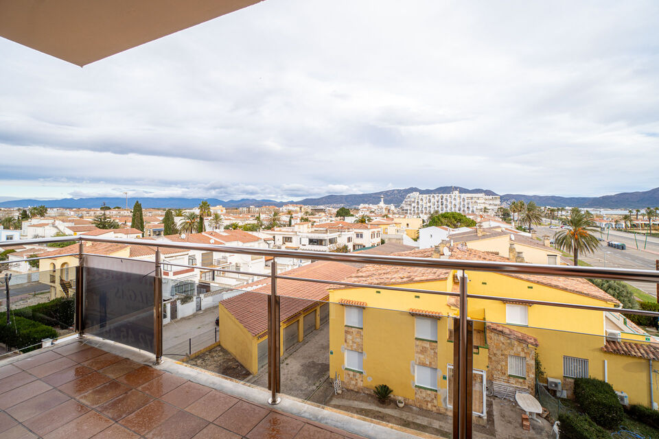 Fantástico  apartamento con vistas al mar en Empuriabrava