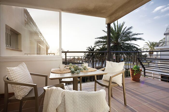 Exclusive seafront apartment with unbeatable views.