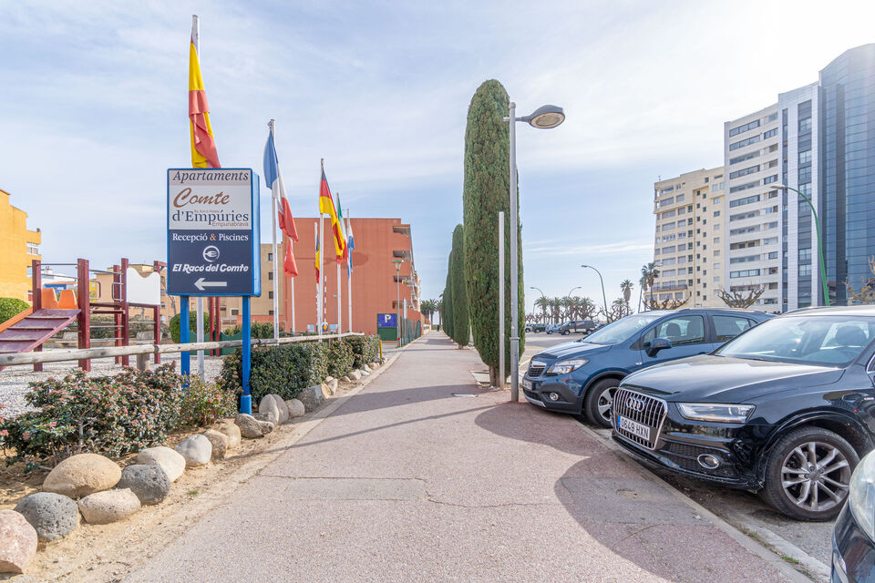 Wohnung nur wenige Schritte vom Strand entfernt mit Parkplatz. Genießen Sie die Meeresbrise, ohne si