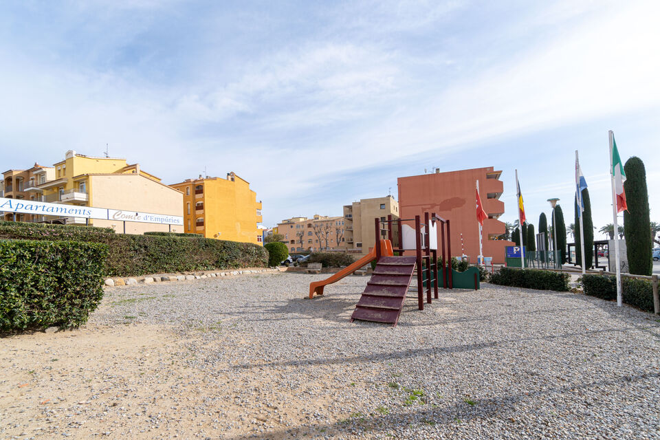 Appartement à quelques pas de la plage avec parking inclus. Profitez de la brise marine sans vous so