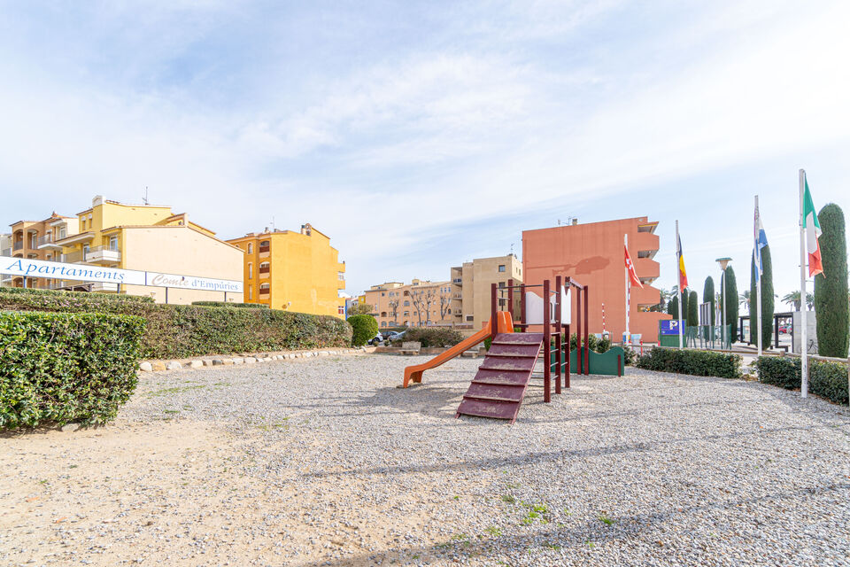 Wohnung nur wenige Schritte vom Strand entfernt mit Parkplatz. Genießen Sie die Meeresbrise, ohne si