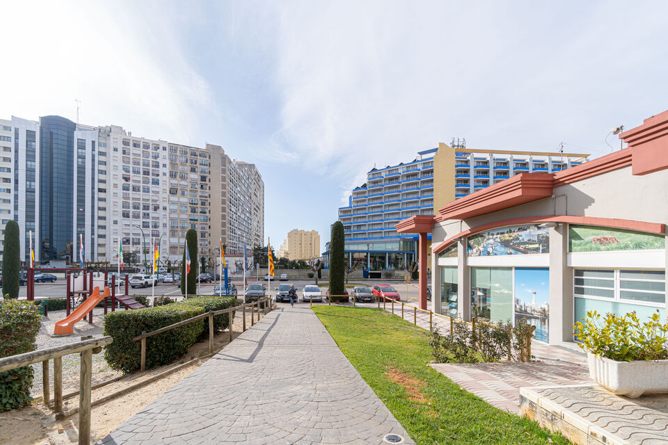 Wohnung nur wenige Schritte vom Strand entfernt mit Parkplatz. Genießen Sie die Meeresbrise, ohne si