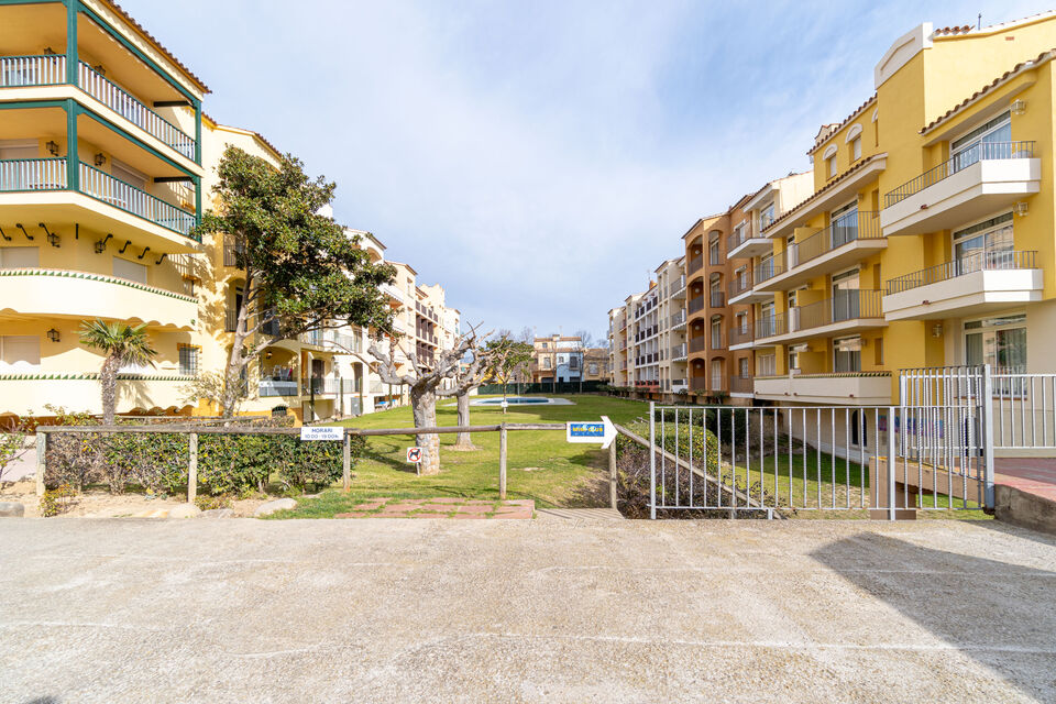 Wohnung nur wenige Schritte vom Strand entfernt mit Parkplatz. Genießen Sie die Meeresbrise, ohne si