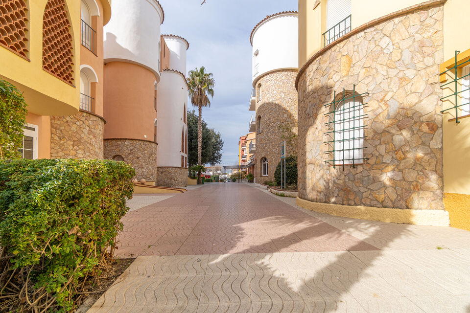 Appartement à quelques pas de la plage avec parking inclus. Profitez de la brise marine sans vous so