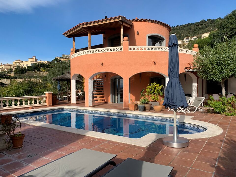 Charmantes Haus mit Swimmingpool und mediterranem Garten