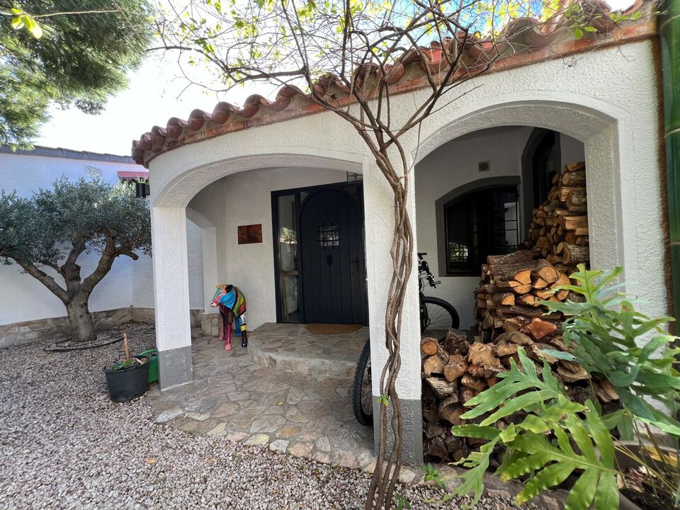 Charmante maison avec piscine et jardin méditerranéenne