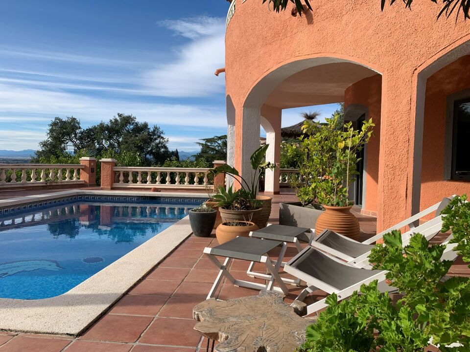 Charmante maison avec piscine et jardin méditerranéenne