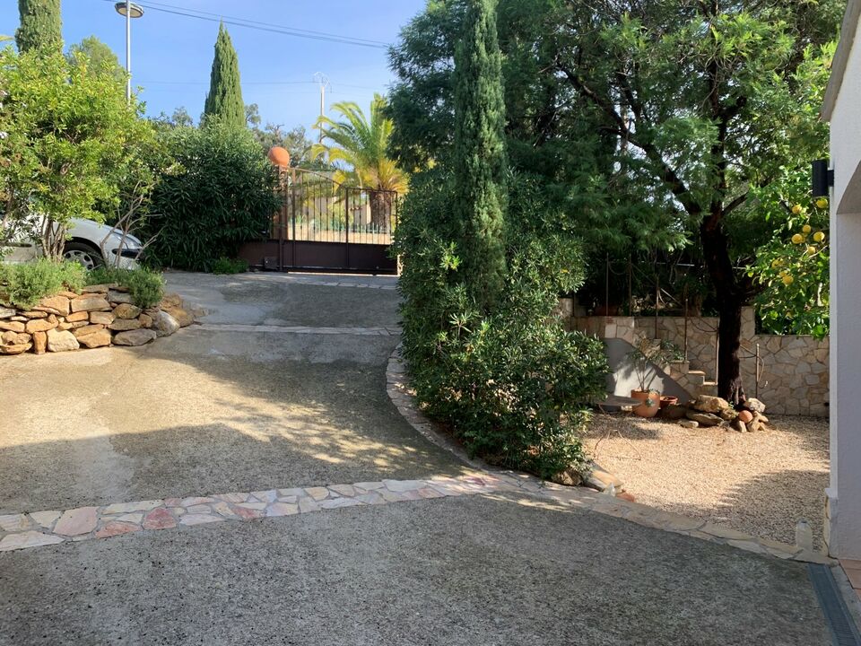 Charmante maison avec piscine et jardin méditerranéenne