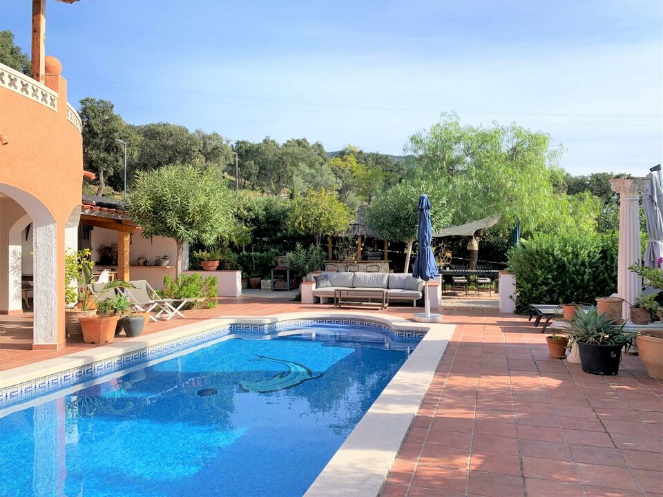 Charmante maison avec piscine et jardin méditerranéenne