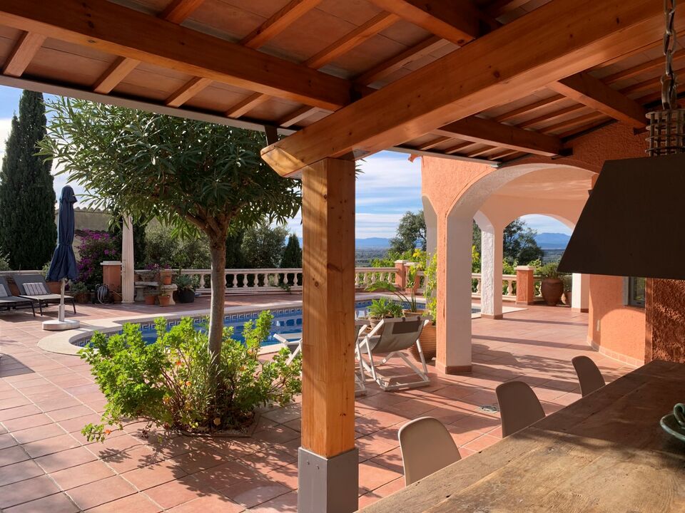 Charmante maison avec piscine et jardin méditerranéenne