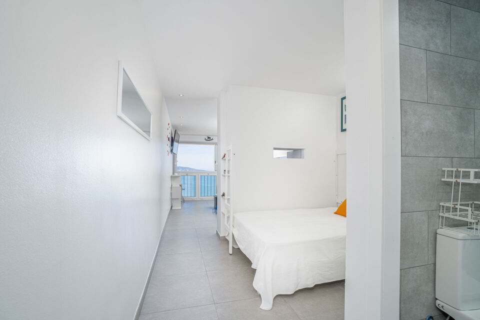 Estudio tipo cabina en venta con vista al mar, ¡ideal para disfrutar de la playa todos los días!