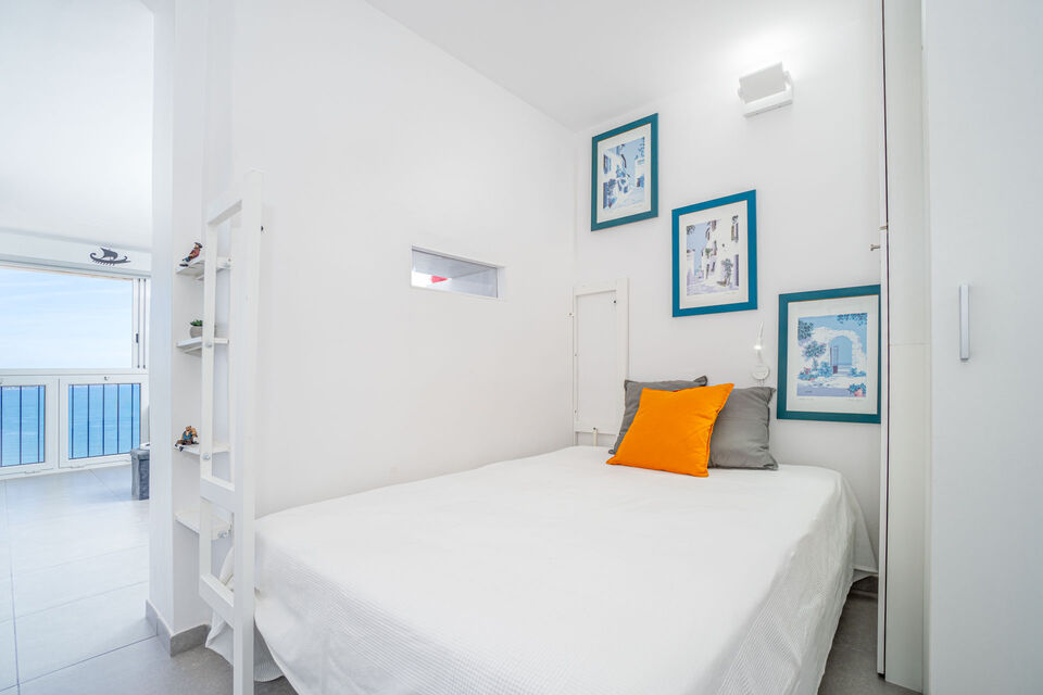 Estudio tipo cabina en venta con vista al mar, ¡ideal para disfrutar de la playa todos los días!