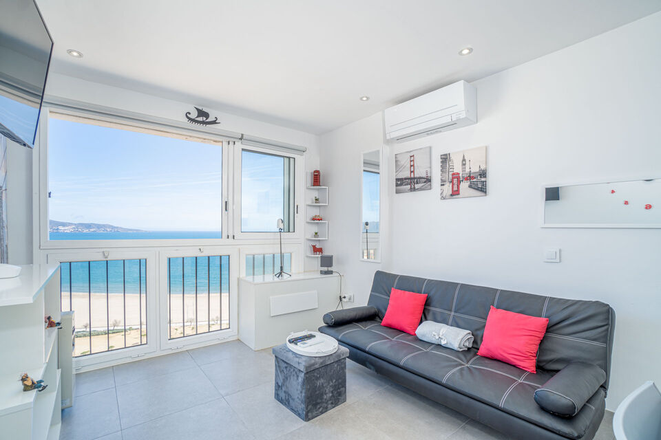 Studio cabine en vente avec vue sur la mer, idéal pour profiter de la plage tous les jours!