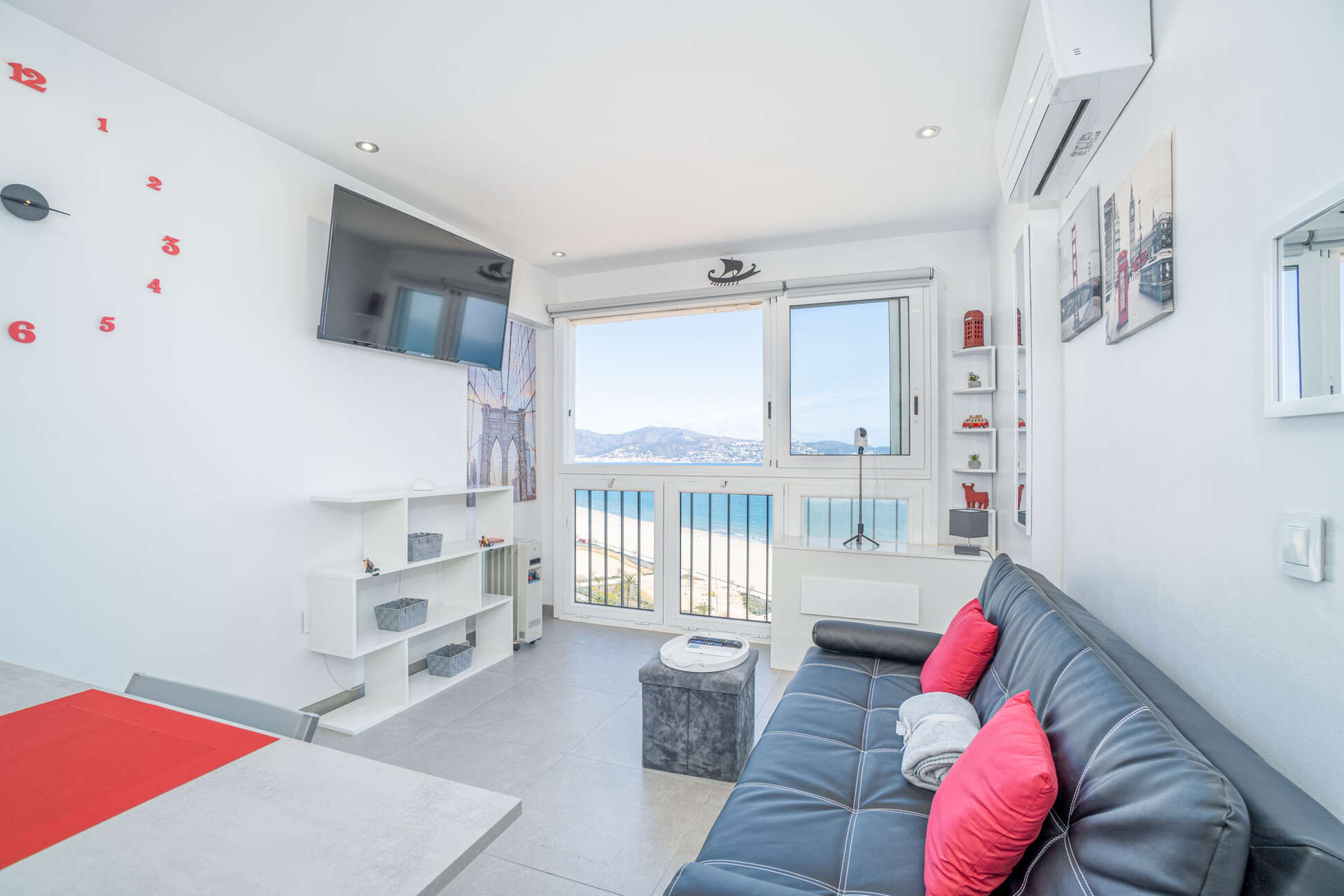 &quot;Studio cabin-type for sale with ocean view, ideal for enjoying the beach every day!&quot;