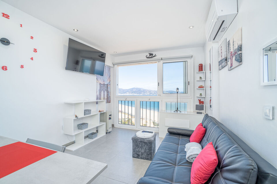 Estudio tipo cabina en venta con vista al mar, ¡ideal para disfrutar de la playa todos los días!