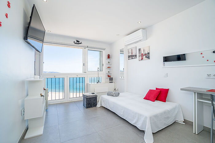 Estudio tipo cabina en venta con vista al mar, ¡ideal para disfrutar de la playa todos los días!