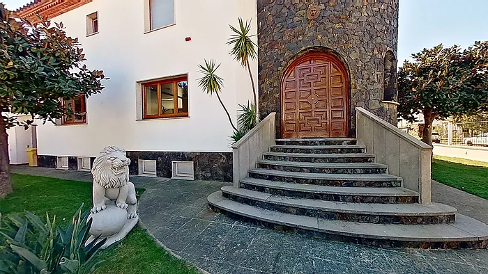 Detached house for sale in Empuriabrava (Costa Brava), your Mediterranean dream awaits you!