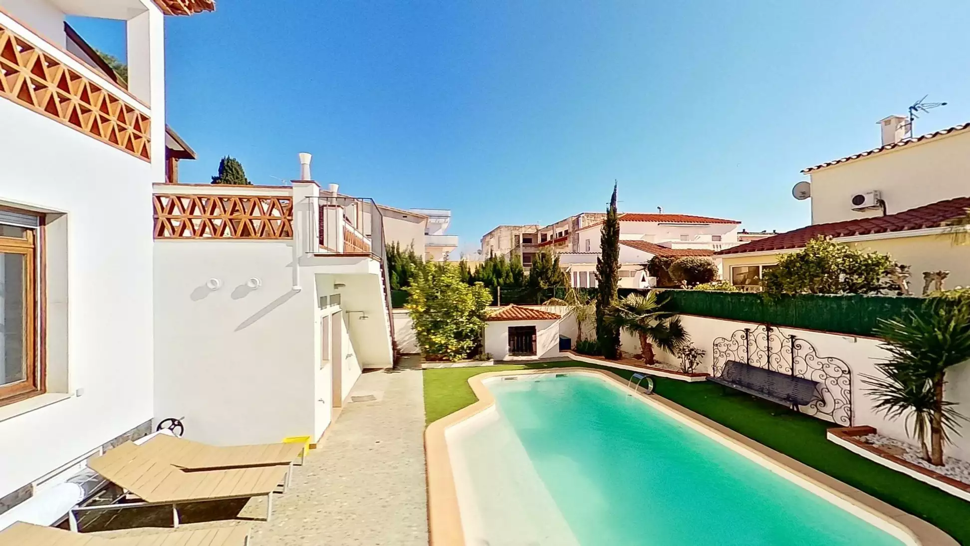 Detached house for sale in Empuriabrava (Costa Brava), your Mediterranean dream awaits you!