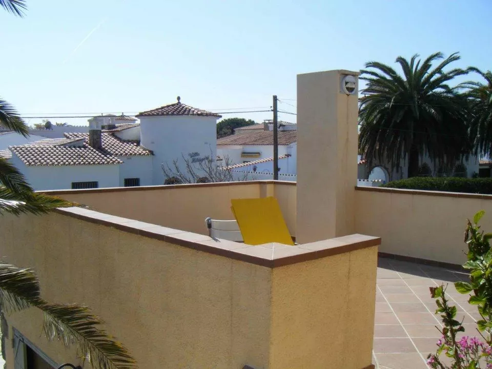 Villa in Requesens with pool and 3 terraces