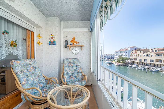Luxury 2-bedroom apartment with panoramic views of the canal. Come and discover your ideal home toda