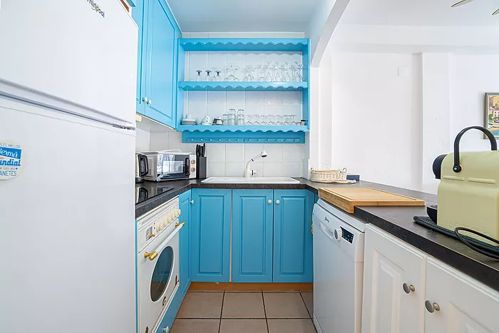 House for sale in Empuriabrava, with mooring and garage. Your ideal retreat awaits!