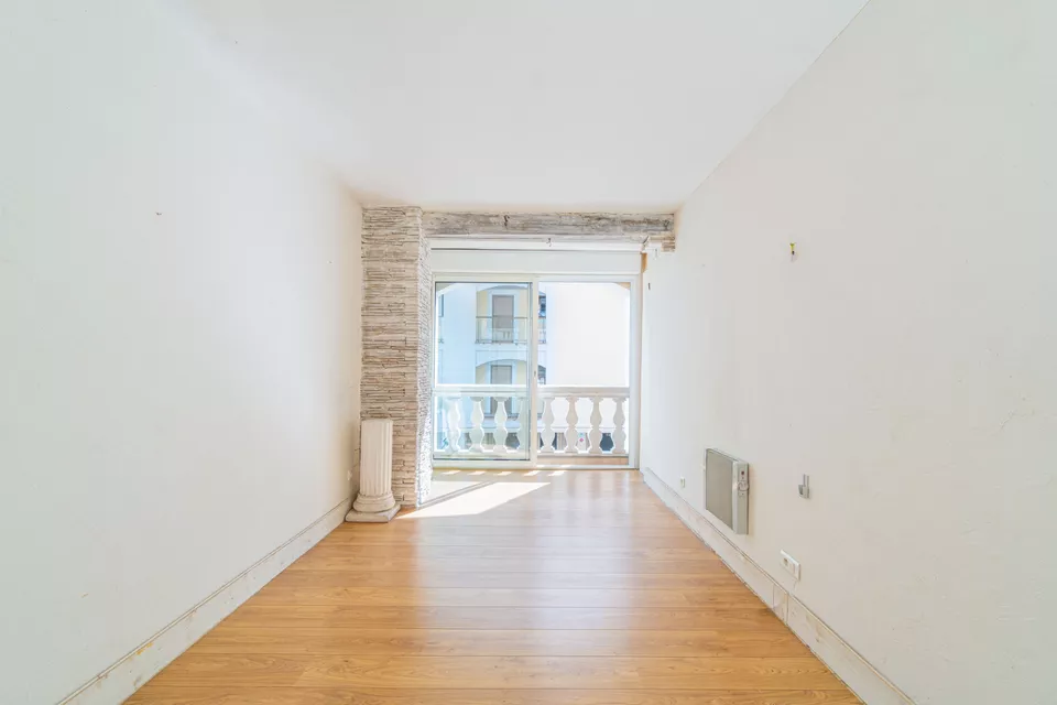 Duplex for sale in Empuriabrava, bright and stylish. Your new home awaits!