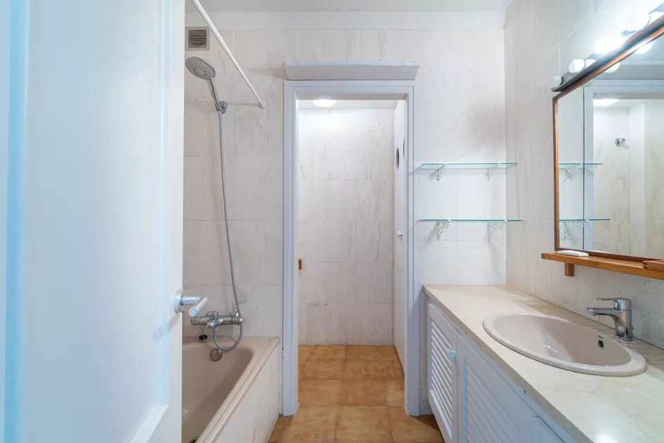 Duplex for sale in Empuriabrava, bright and stylish. Your new home awaits!