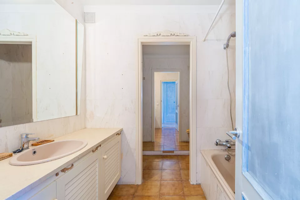 Duplex for sale in Empuriabrava, bright and stylish. Your new home awaits!