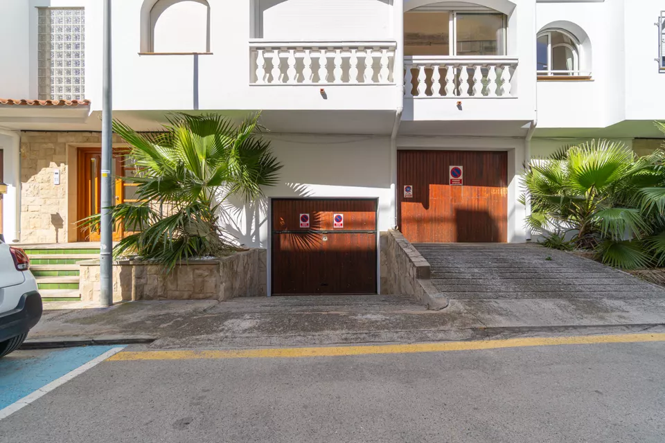 Duplex for sale in Empuriabrava, bright and stylish. Your new home awaits!