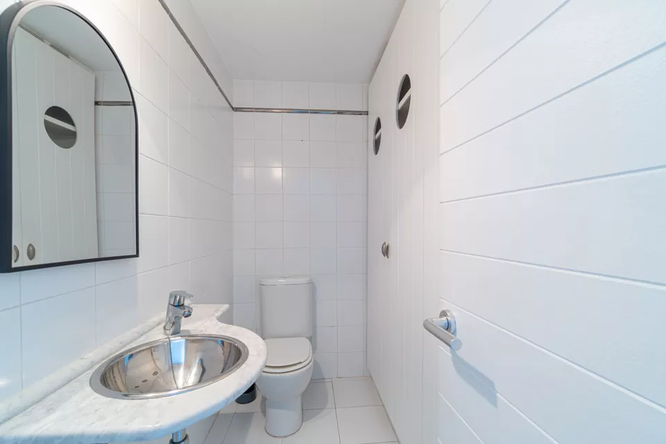 Duplex for sale in Empuriabrava, bright and stylish. Your new home awaits!
