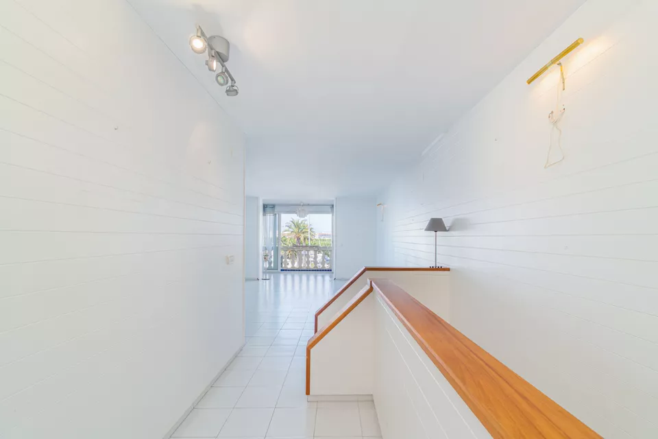 Duplex for sale in Empuriabrava, bright and stylish. Your new home awaits!
